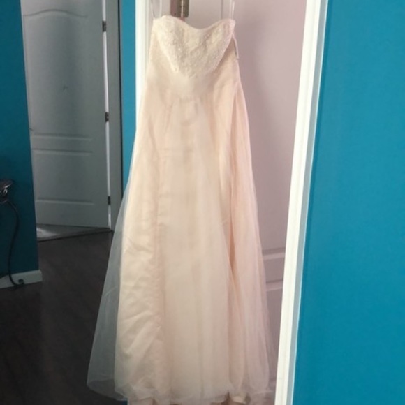 Wedding dress - Picture 1 of 8